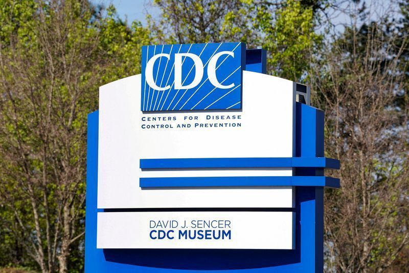 Placa do campus Roybal dos Centros de Controle e Prevenção de Doenças (CDC) em Atlanta, Geórgia, EUA • 18 de março de 2026 REUTERS/Megan Varner/Foto de arquivo