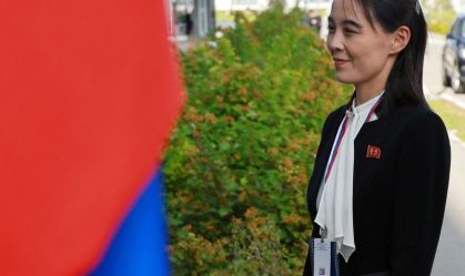 Kim Yo Jong chega para reunião na Rússia