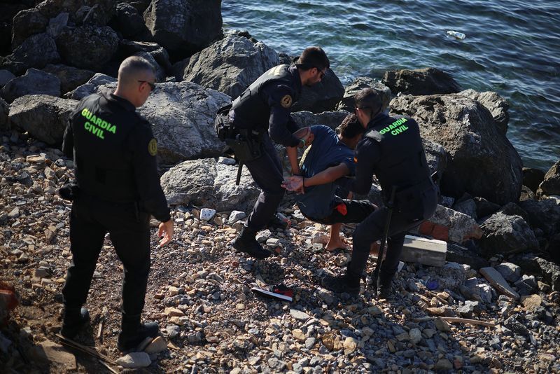 Sobe para 72 o número de mortos em caos de migrantes na fronteira de Ceuta