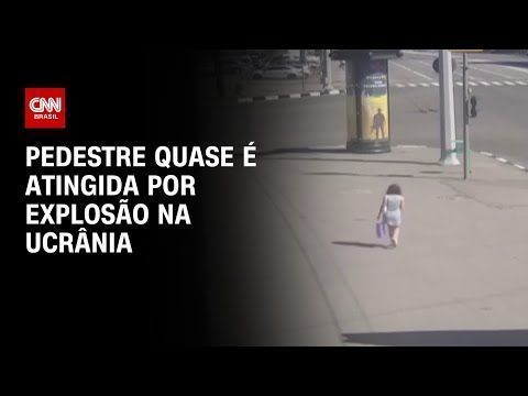 Pedestre quase é atingida por explosão na Ucrânia | AGORA CNN